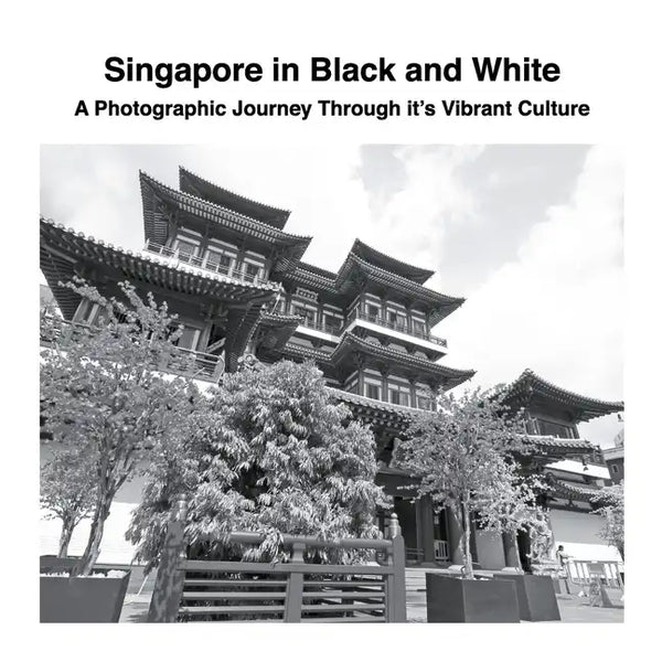 Singapore in Black and White: A Photographic Journey Through it's Vibrant Culture - Paperback