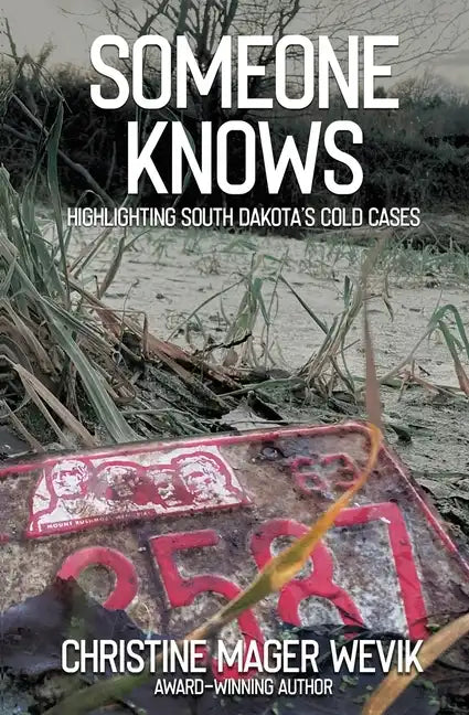Someone Knows - Paperback